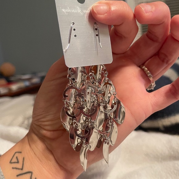 ⭐️3/$25⭐️ NWT Silver Chandelier Earrings - Picture 2 of 4